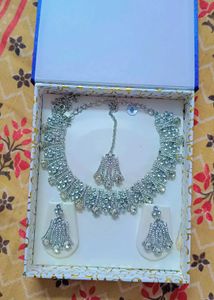 Diamond Jewellery Set With Earrings And Mang Tikka