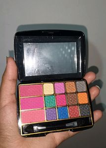 Miss Gold 15 Colour Eyeshadow Palette With Brush