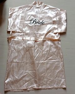 WOMAN BRIDE MAKEUP DRESS