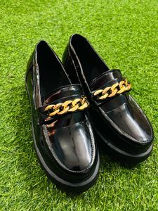 Chic Black Loafers with Gold Chain