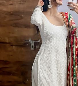 Chikankari Off White Deep Neck Kurta 🫶🏼🥰