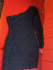 Chic Black One-Shoulder Dress