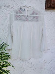 SALE Embroidered White Top 🤍