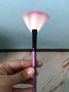 Makeup Fan Brush