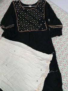 🖤✨ Elegant Black Embroidered Ethnic Set ✨🤍