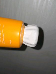 Dot &amp; Key Face Wash