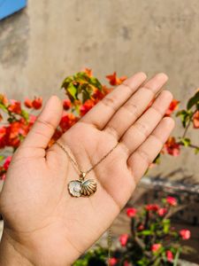 Shell Pendant Necklace