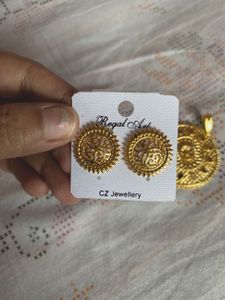 Gold Platted Pendant With Earrings Set