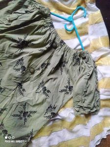 Floral Print Button-Back Top