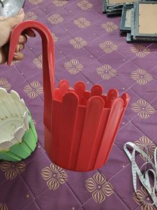 1 Negotiable Multicolored Hanging Pot