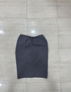 ✨ Power Woman Essential: Charcoal Pencil Skirt! ✨