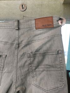 Highly Distressed Jeans In Grey