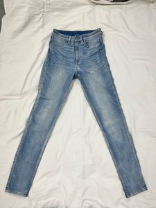 Light Wash High-Waisted Jeans