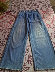 Wide–leg Jeans