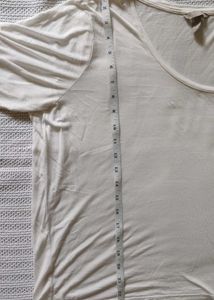 H&amp;M White Scoop Neck Tee