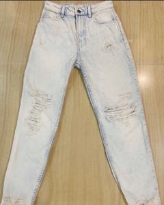 Berskha Distressed Mom-fit Jeans