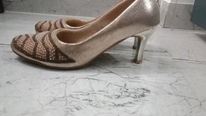 Pearl And Diamond Studded Sendal