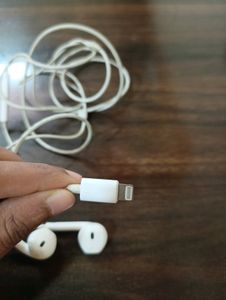 Apple Earpods with Lightning Connector