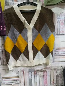 Sleevless Sweater For Girls