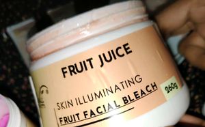 GloWhite Herbals Vit C Illuminating Fruit Bleach