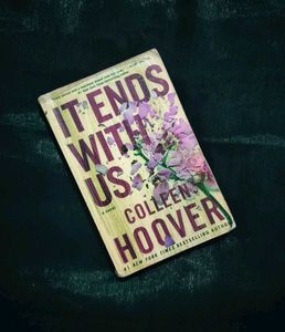 IT ENDS WITH US-BY COLLEEN HOOVER