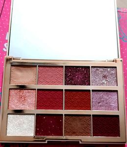 Kay Beauty Multi Texture Eyeshadow Palette