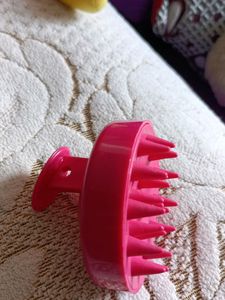 I Am Selling A Hair Massager Pink Colour