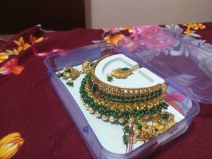 Elegant Pearl &amp; Crystal Statement Necklace