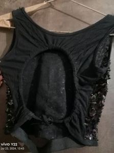 backless crop top