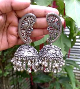 BLACK METAL EARRING