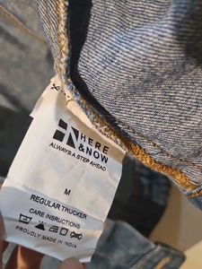 HERE&amp;NOW Faux Fur Collar Denim Jacket