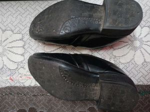 Boys&#39; Black Dress Shoes - Size Unknown