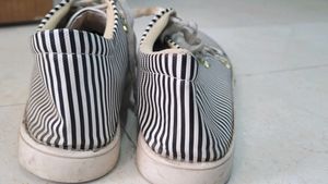 Fancy Woman Black And White Flat Shoe Juta
