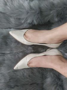 Vintage Off-White Pointed Flats