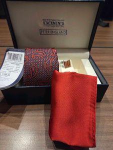 Peter England Tie Pocket square Cufflink Set