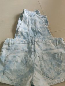 Forever 21 solid denim short dungaree(never used because of size)