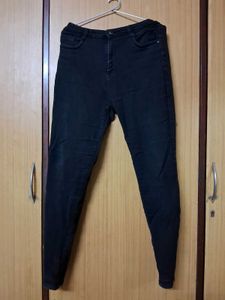 SLIM FIT BLACK JEANS