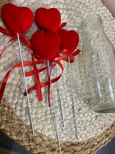 A Beautiful Glass Vase With 4 Heart  Stikes (17 C