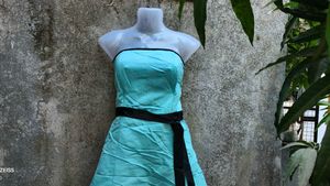 1.26.1 Aqua Strapless Party Dress
