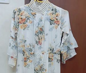 PRICE DROP!! Korean Floral Top!!