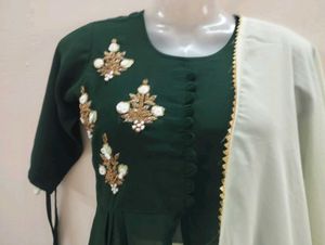 Elegant Green &amp; White Kurta Set
