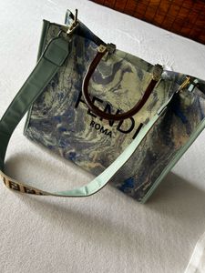 👜Luxurious large fendi Bag - NWT