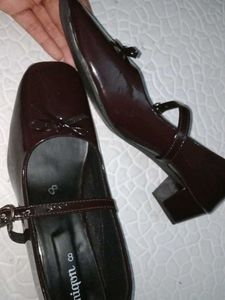 Uniqon Brown Patent Leather Mary Janes - Size 8