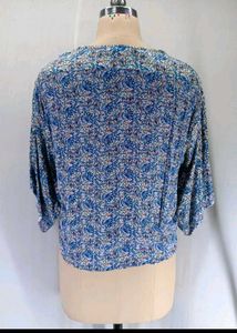 New Neck Border Tieknot Crop Top