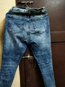 skinny blue women jeans... size 28...