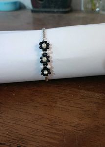 Beaded Bracelet 🖤🤍