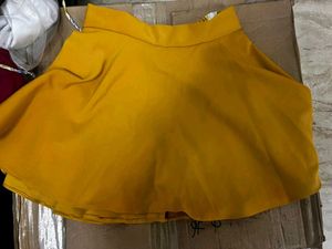 Alluring Mustard Skorts