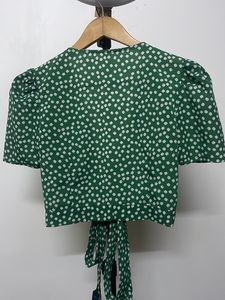 Tie-knot Crop Top