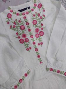 Srishti Tunic With Embroidery