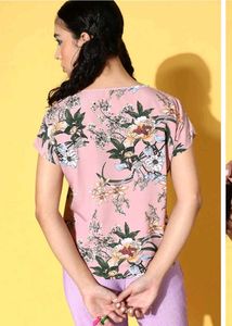 Berrylush Women Pink &amp; Green Floral Printed V-Neck